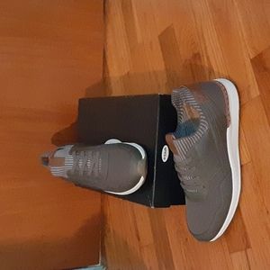 Dr. Scholl's Severe Grey